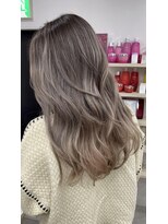 ジゼル(gisele) (小山)波巻きうるツヤベージュカラー