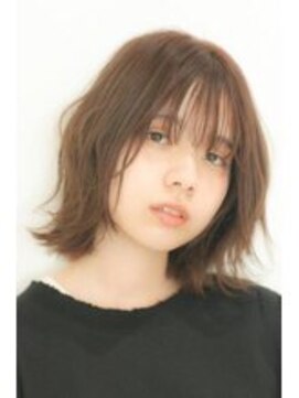 フラミューム 二子玉川(flammeum) 肩にギリギリ当たらないくらいの長さに設定し、外ハネスタイル