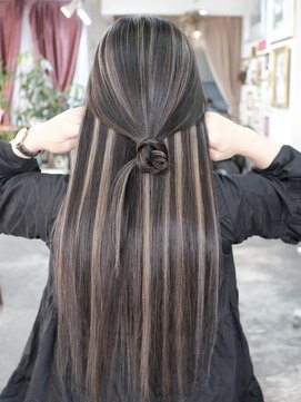 マリアナ(Mariana) ハイライトショートヘアレイヤーカットダブルカラー