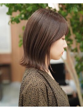 テュケー(TYCHE) 寒色すぎない柔らかグレージュ◎