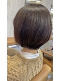 首元のすっきり感とショートボブデザイン！