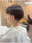 サイドツーブロック×襟足刈り上げ前下がりボブ
