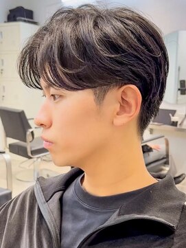 ヨリ トウキョウ(yori Tokyo) 似合わせカット30代40代50センターパート刈り上げマッシュ