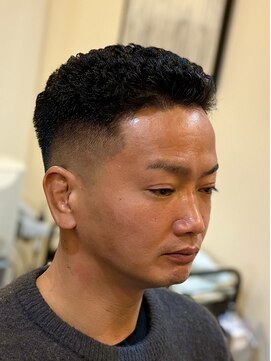 ◆色気と貫禄をまとった“クラシックバック×スキンフェード”◆