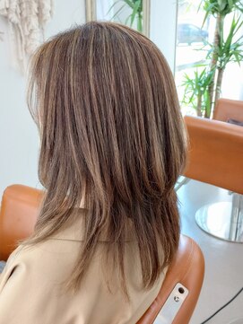 ラグラスヘア(LAGRAS HAIR) 白髪ぼかしハイライトのウルフスタイル☆