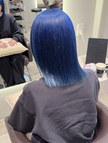 ケリーアン 太田(kelly.un)&nbsp;ディープブルーヘア / 切りっぱなしボブ / ストレートミディ