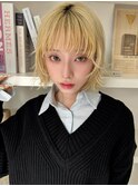 ハイトーンとレイヤーボブでコケティッシュに