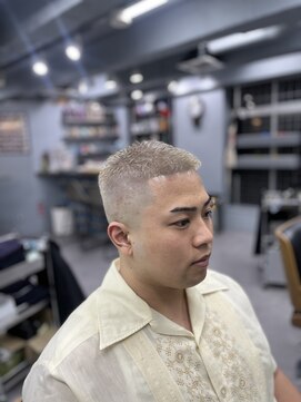 アイコン ブルー メンズ(I-CON #blue MEN'S) スキンフェード×Whiteブロンドカラー