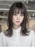 ハッシュカットミディアムレイヤーウルフボブ顔まわりレイヤー