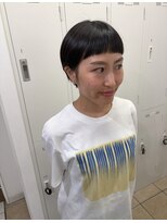 リズ(Rizz)&nbsp;オン眉でモードな雰囲気な個性派ショートカット