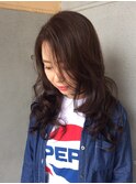 カールが弾む軽やかロングヘア