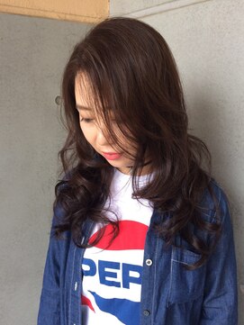 サロンドボウテ(salon de beaute') カールが弾む軽やかロングヘア