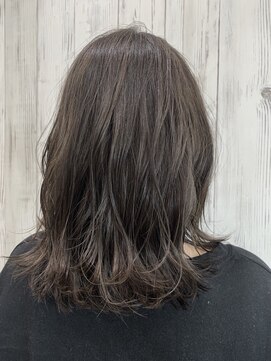 ヘアーズマハロ(hair's Mahalo.) アッシュグレー×極細ハイライト