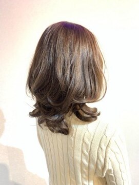 ミシュタ(mishuTA) グレージュミディ