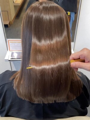 ≪PHINO≫で大人気のうるおい効果抜群のTr☆髪の芯を作り、しなやかだけどしっかりした髪に導きます。