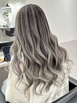 シエラ 南船場(CIERA.)&nbsp;ブリーチなしカラーグレージュハイライトアッシュグレー小顔ボブ