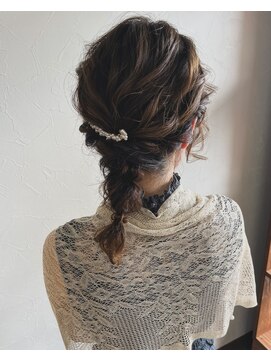 ハウリーヘアアンドスパ(HAURY hair&spa) ミディアムヘア×編みおろしアレンジ