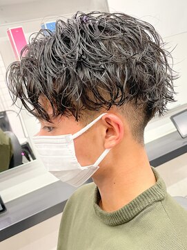 エルマーク 京都河原町(L-MARK) スパイラルパーマツイストパーマアップバング短髪メッシュ