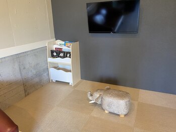 レゴ ヘアーサロン(Lego hair salon)の写真/【ブールバール沿い】キッズスペースあり◇忙しいママさんもお子様と一緒にサロンタイムを満喫できる♪