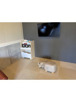 【ブールバール沿い】キッズスペースあり◇忙しいママさんもお子様と一緒にサロンタイムを満喫できる♪