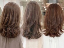 ミラーリングシステムを活用し、後ろ髪チェックの新手法。真後ろからどう見えるかを画像にて表示します。