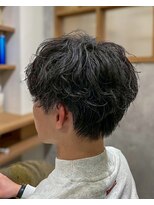 ロッカ(ROCCA)&nbsp;無造作ニュアンスパーマ×マッシュ刈り上げセンターパート