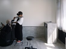 アルトラ(ALTLA)の雰囲気（サロンワーク、カラー塗布の風景/スタイリストMUU）