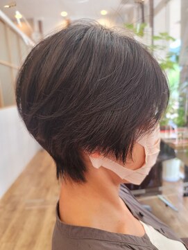 ヘアーズビースリー ポートサイド 大人くびれx丸みショート 20代30代40代50代