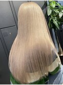 超さらさらストレートが映えるブロンドカラー_white blond_
