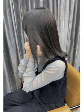 キイ ギンザ(k.e.y GINZA) 湿気に負けない艶髪ストレート