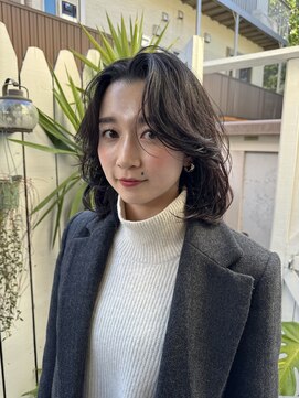 アデ オモテサンドウ(ade omotesando) 暗めのカラーと動きのあるレイヤーで作るエレガントレイヤーボブ