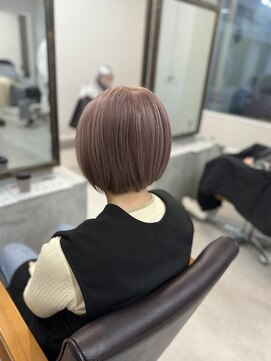 ピンクベージュ