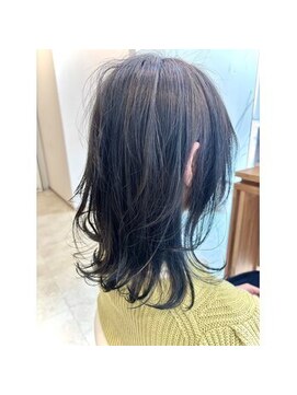 モーラ(MORA) 暗髪ブルーアッシュカラー