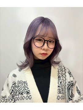 くびれレイヤーハッシュカット小顔ミディアムラベンダー艶カラー