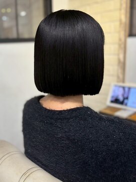 リコ 池袋東口店(Liko) 切りっぱなしボブ アッシュブラック 縮毛矯正 髪質改善 艶髪