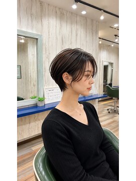 ルートヘア 辻堂店 前髪あり大人ショートボブ耳かけ丸みくびれ小顔ショコラブラウン