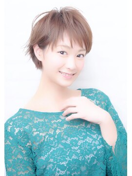 ミッシェル アフロート(michelle afloat) アラサー、アラフォー、アラフィフのお悩み解決外ハネショート