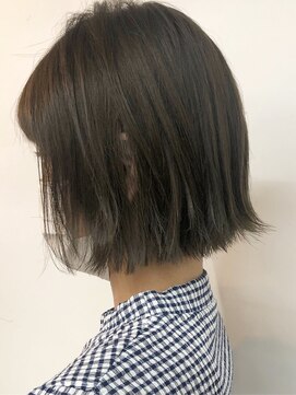 キューズ クラブ(cuz KLUB) 【cuzKLUB】外ハネボブ×カーキグレージュ