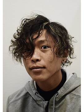 ヴェルゴ(vellgo) 金髪メッシュカラーとスパイラルパーマで男前