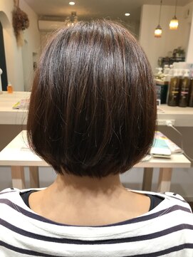 ヘア デザイン 虹いろのはさみ 前下がりボブ