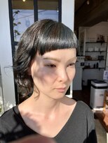 ボタニカル(BOTANICAL) アシメオン眉大人かわいいゆるふわウェーブショートボブ耳かけ