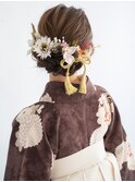ミディアム・ロングヘアーのレトロ卒業式袴編み込みヘアアレンジ