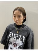 『前髪で遊ぶ』大人のショートボブ