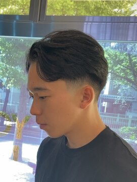 アンサー 千葉中央(UNSER prod by THE DAY) 刈り上げセンターパート/テーパーフェード