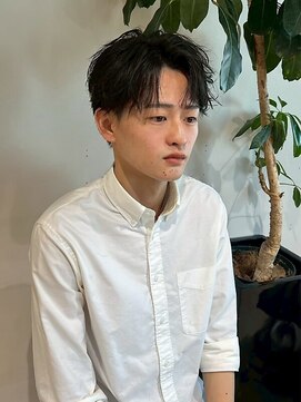 クィーンズガーデンバイケーツーギンザ(QUEEN’S GARDEN by K two GINZA) メンズカット/センターパート/ショート/ニュアンスパーマ