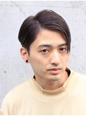 イメチェンハイトーンのグレージュサイドパートヘア