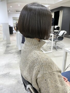 オウル(Owll) 【Owll】大人カワイイ　ショートボブ アッシュベージュ