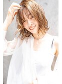 かきあげヘアーシルバーカラー韓国風センターフェードカット