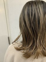 アールサロン オカザキ(Rr salon.OKAZAKI)&nbsp;ハイ＆ローライト×ラフウェーブロング【Rr SALON】