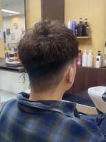 マキシム ナカイ(MAXIM NAKAI)&nbsp;フェード風ソフトスペインカールパーマ刈り上げハイライト